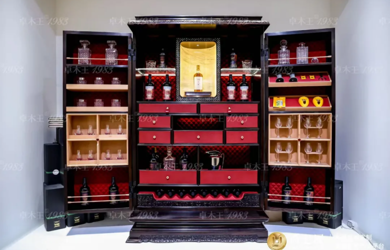 卓木王新頂奢系列—甄酒雪茄柜首次亮相2025廣州國際高端定制生活方式展覽會